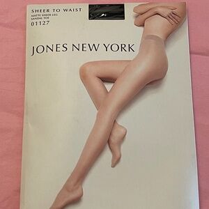 NWT! Fashion Classic Jones New York Sheer To Waist Matte Sheer Leg Tights C/D